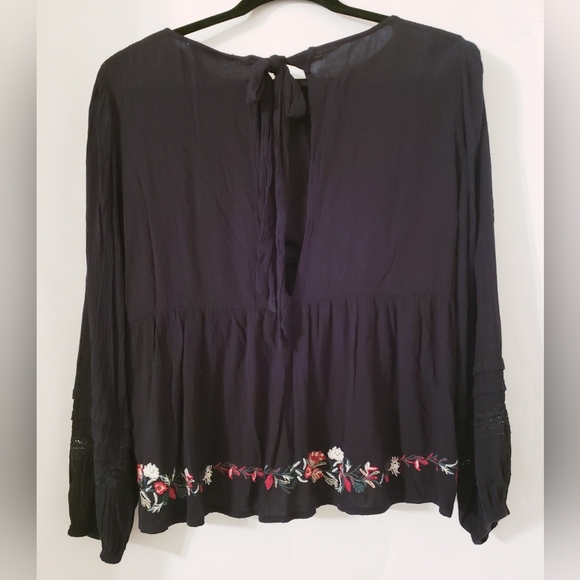 American Eagle Black Blouse with Embroidery Size SP - Picture 2 of 8